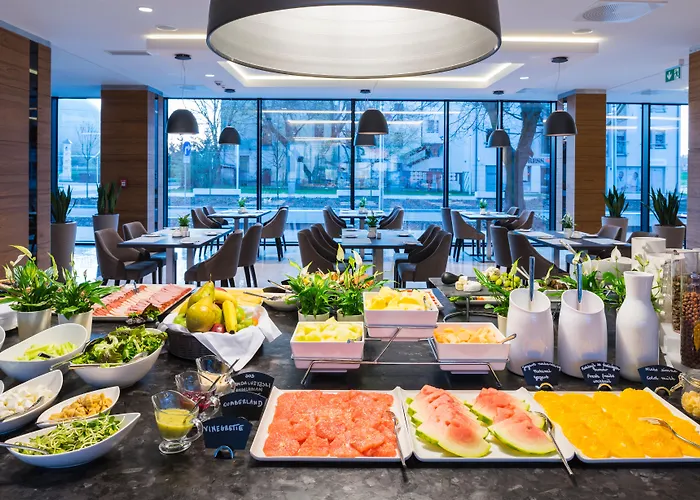 Q Hotel Plus Краків